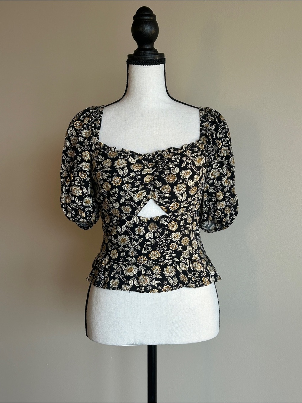 Black Floral Puff-Sleeve Square Neck Smocked Cutout Top